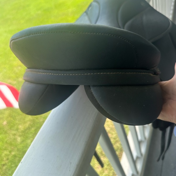 16” Thorowgood Dressage Saddle - Picture 8 of 16